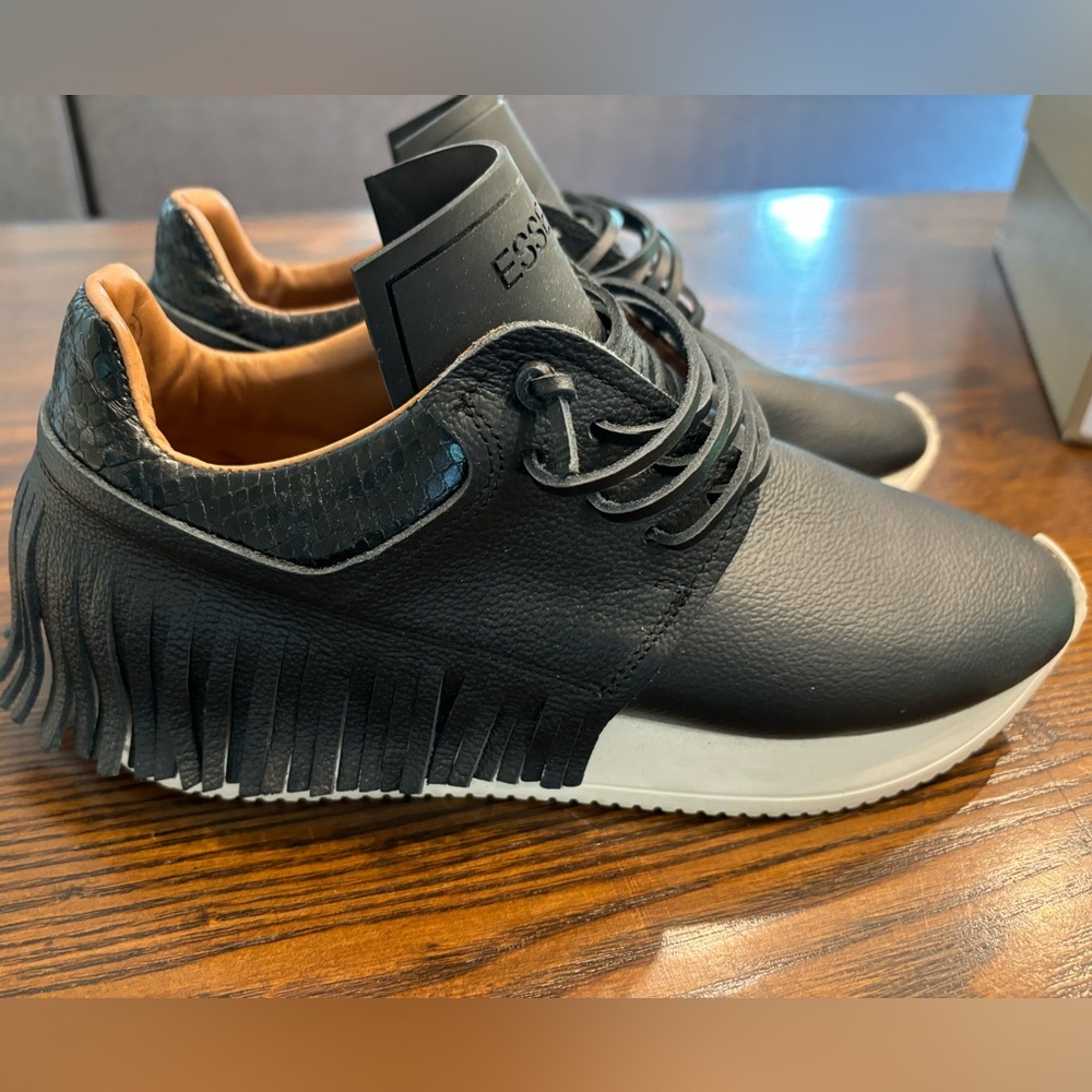 Sculpthouse Esseutesse Fringe Sneakers